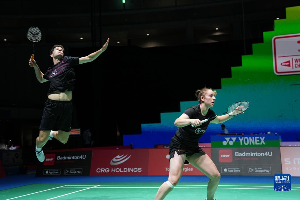 向球迷展示 向球迷展示